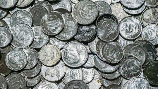 Viral Uang Kembalian Diganti Permen Bakal Didenda 200 Juta, Cara Kita Memandang Uang!