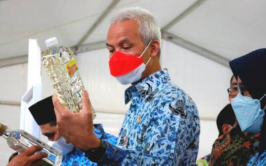 Menarik Untuk Dibahas, Ganjar Pranowo Ajak ASN Bagi Parsel Dengan Cara yang Berbeda!