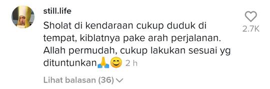 Viral Wanita Sholat di Gerbong KRL yang Berjalan, Apa Tidak Ada Alternatif Lain?