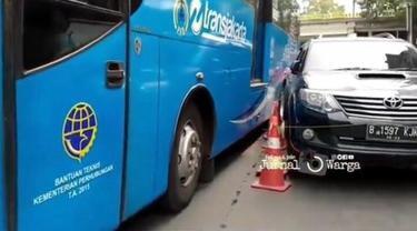 Fortuner Jadikan Jalan Ibu Kota sebagai Garasi Pribadi, Sukses Bikin Macet