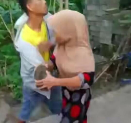 Tidak Mau Bayar Hutang, Berujung Ribut Sama Debt-Collector! Siapa yang Salah?
