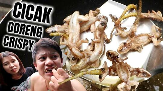 5 Makanan Paling Aneh yang Dibuat Bobon Santoso! Gak Ada yang Bener Gan!