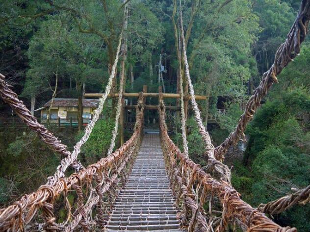 Ada Yang Berani Ngelewatin 8 Jembatan Maut Ini?