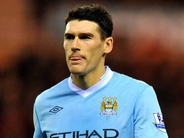 10 Pemain Dengan Penampilan Terbanyak Di Liga Primer Inggris, Nomor 1 Mengejutkan