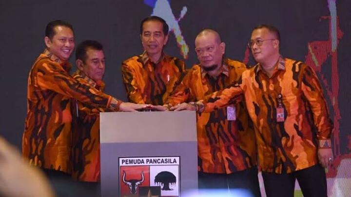 Massa Pemuda Pancasila Geruduk DPRD Depok Minta Junimart Girsang Dicopot